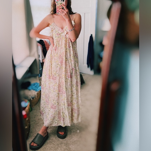 SOLD - H&M Floral Dress XS - Picture 2 of 8